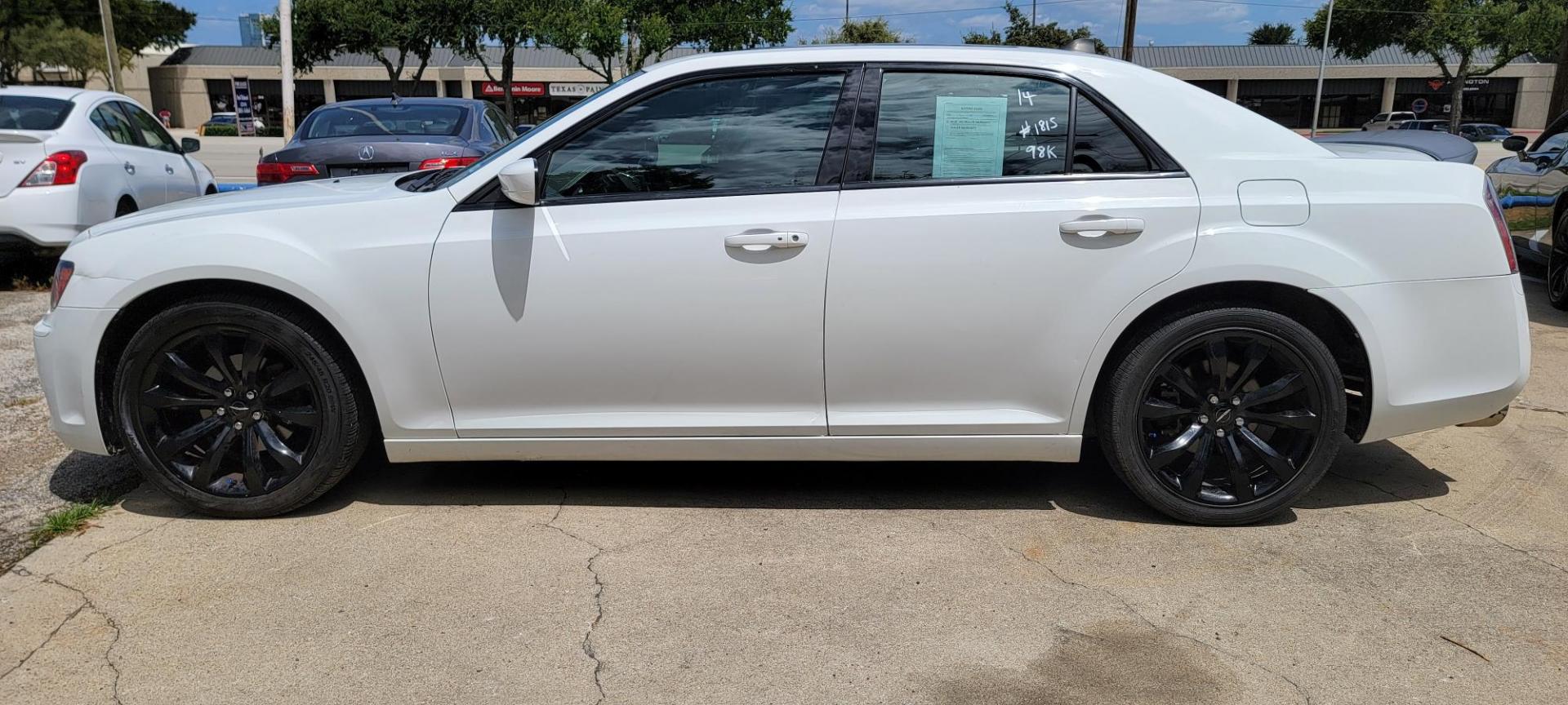 2014 WHITE Chrysler 300 S V6 RWD (2C3CCABG7EH) with an 3.6L V6 DOHC 24V engine, 8-Speed Automatic transmission, located at 2020 East Division Street, Arlington, TX, 76011, (817) 801-3191, 32.742390, -97.076874 - Photo#4