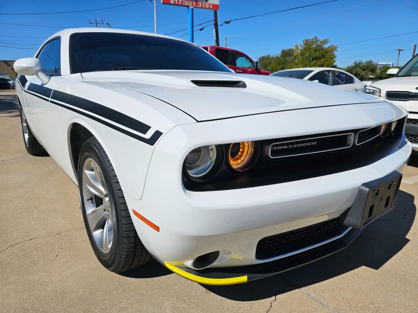 2018 WHITE /Black Dodge Challenger SXT (2C3CDZAG4JH) with an 3.6L V6 DOHC 24V engine, 8A transmission, located at 2020 East Division Street, Arlington, TX, 76011, (817) 801-3191, 32.742390, -97.076874 - Photo#0