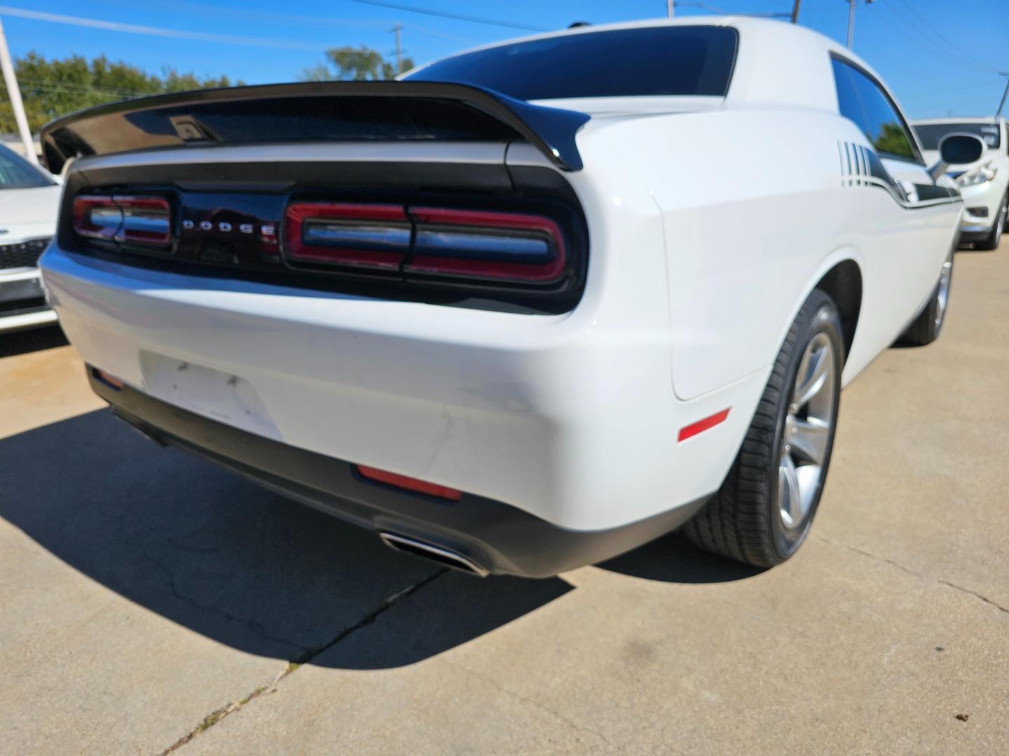 2018 WHITE /Black Dodge Challenger SXT (2C3CDZAG4JH) with an 3.6L V6 DOHC 24V engine, 8A transmission, located at 2020 East Division Street, Arlington, TX, 76011, (817) 801-3191, 32.742390, -97.076874 - Photo#2