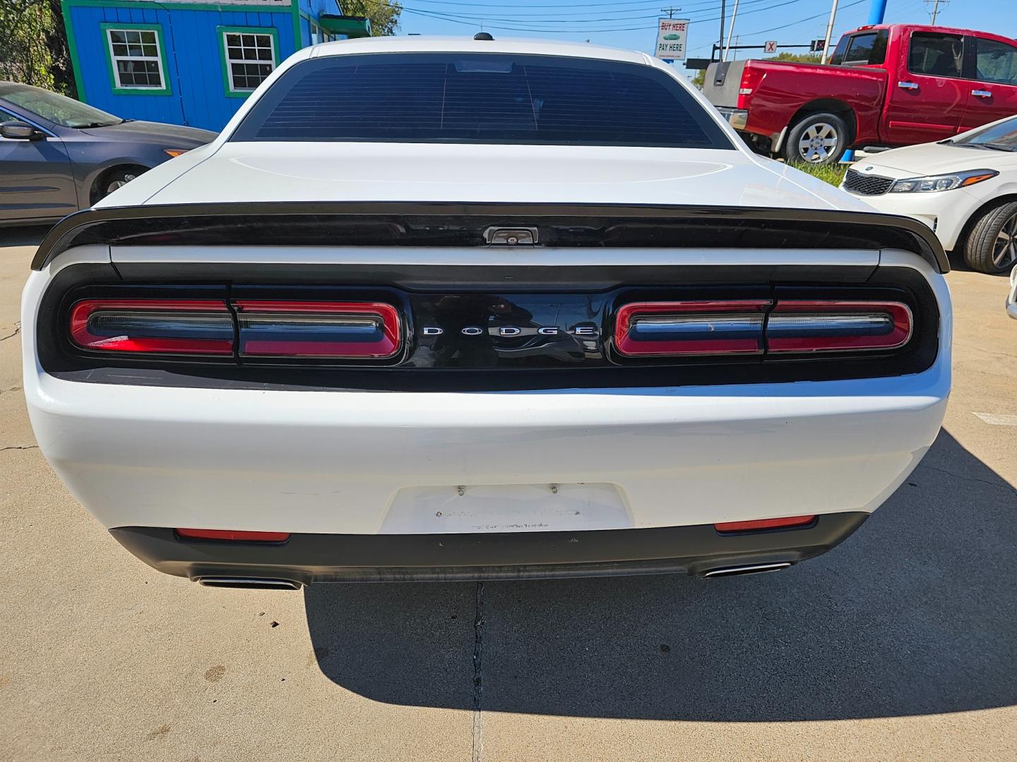 2018 WHITE /Black Dodge Challenger SXT (2C3CDZAG4JH) with an 3.6L V6 DOHC 24V engine, 8A transmission, located at 2020 East Division Street, Arlington, TX, 76011, (817) 801-3191, 32.742390, -97.076874 - Photo#4