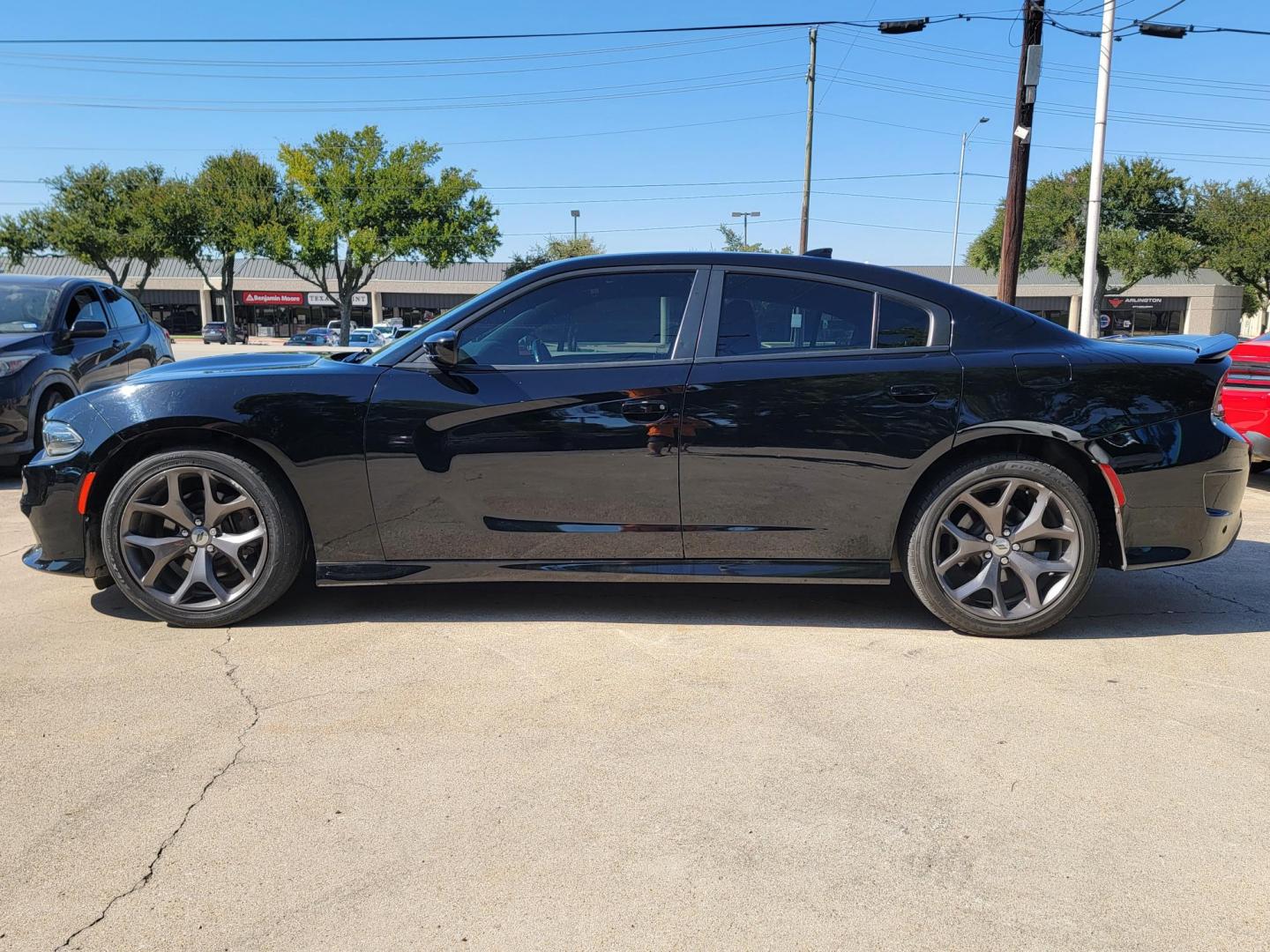 2019 Black Dodge Charger SXT Plus (2C3CDXHG8KH) with an 3.6L V6 DOHC 24V engine, 8A transmission, located at 2020 East Division Street, Arlington, TX, 76011, (817) 801-3191, 32.742390, -97.076874 - Photo#5