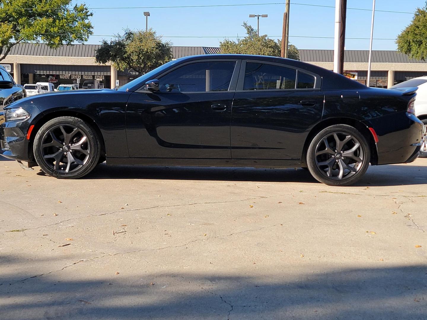 2020 Black Dodge Charger SXT (2C3CDXBG1LH) with an 3.6L V6 DOHC 24V engine, 8A transmission, located at 2020 East Division Street, Arlington, TX, 76011, (817) 801-3191, 32.742390, -97.076874 - Photo#4