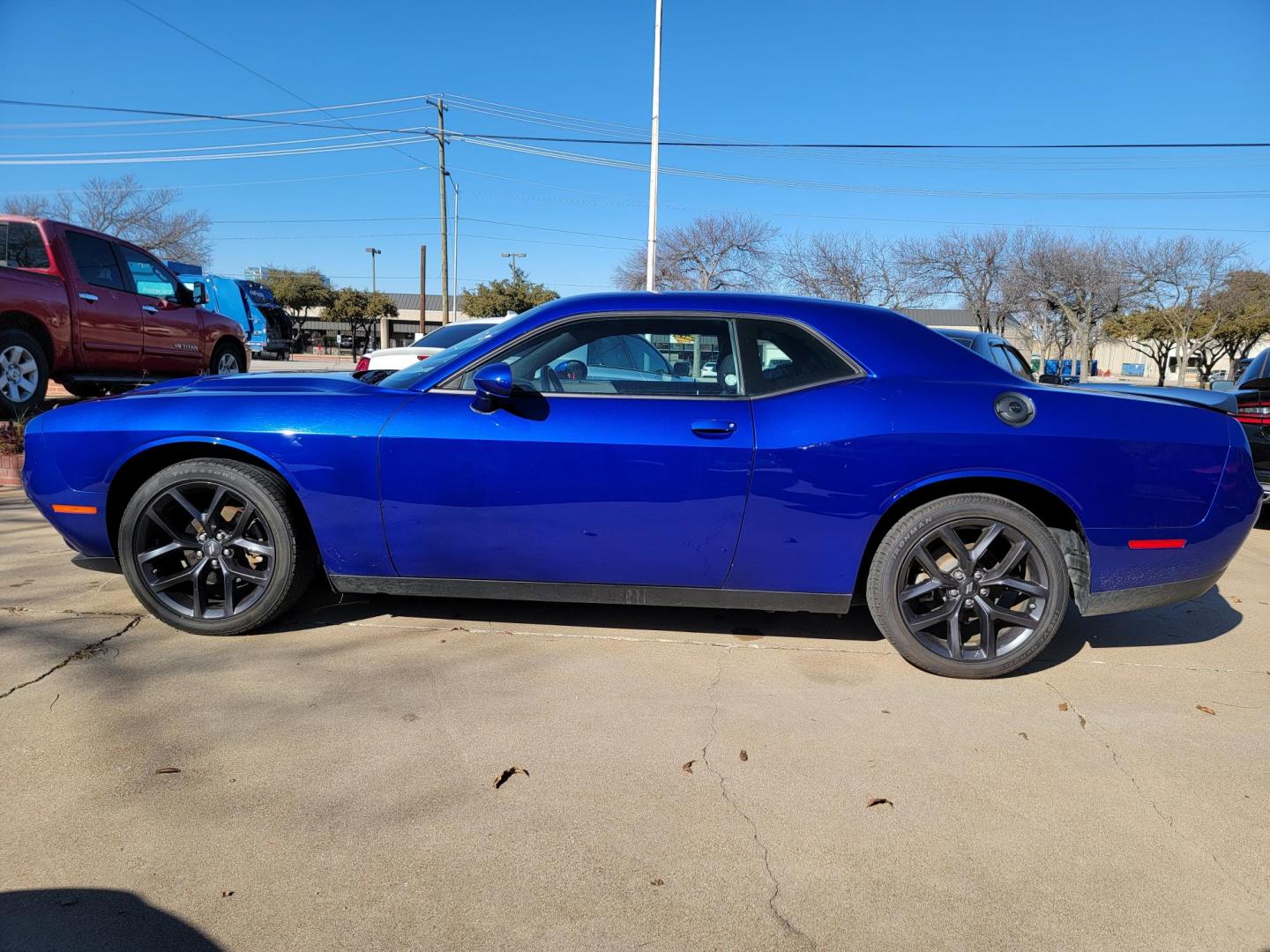 2022 Dodge Challenger SXT (2C3CDZAG5NH) with an 3.6L V6 DOHC 24V engine, 8A transmission, located at 2020 East Division Street, Arlington, TX, 76011, (817) 801-3191, 32.742390, -97.076874 - Photo#5